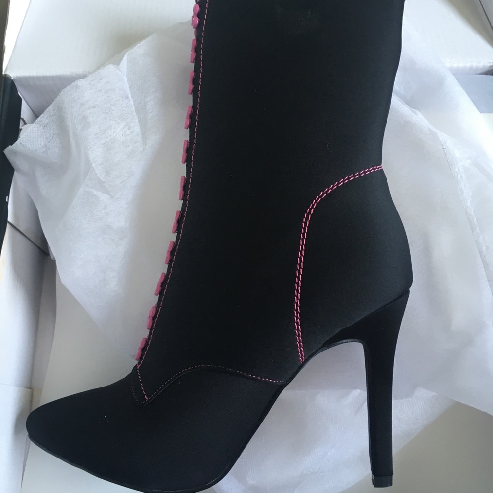Poster Grl Black & Pink Stiletto Ankle Boots Dolls Kill BNIB - Picture 10 of 16